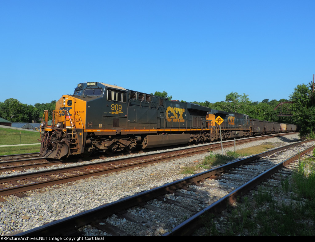 CSX 909, 596